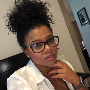 Meet your Posher, Candice